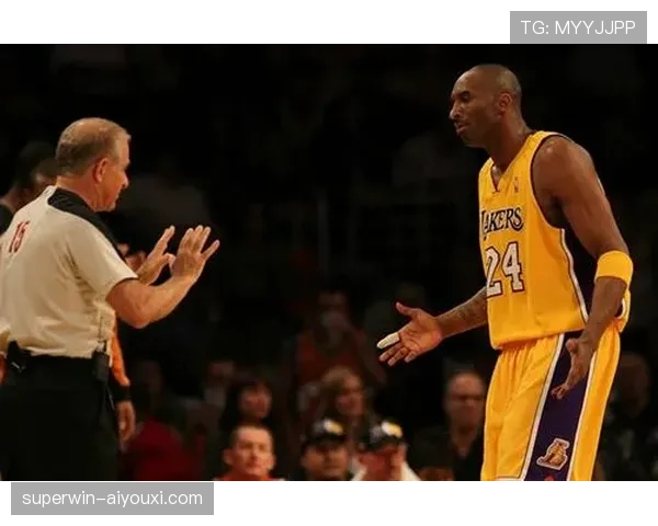 详解三秒区规则国际与NBA差异，篮球迷必须了解的裁判判罚标准